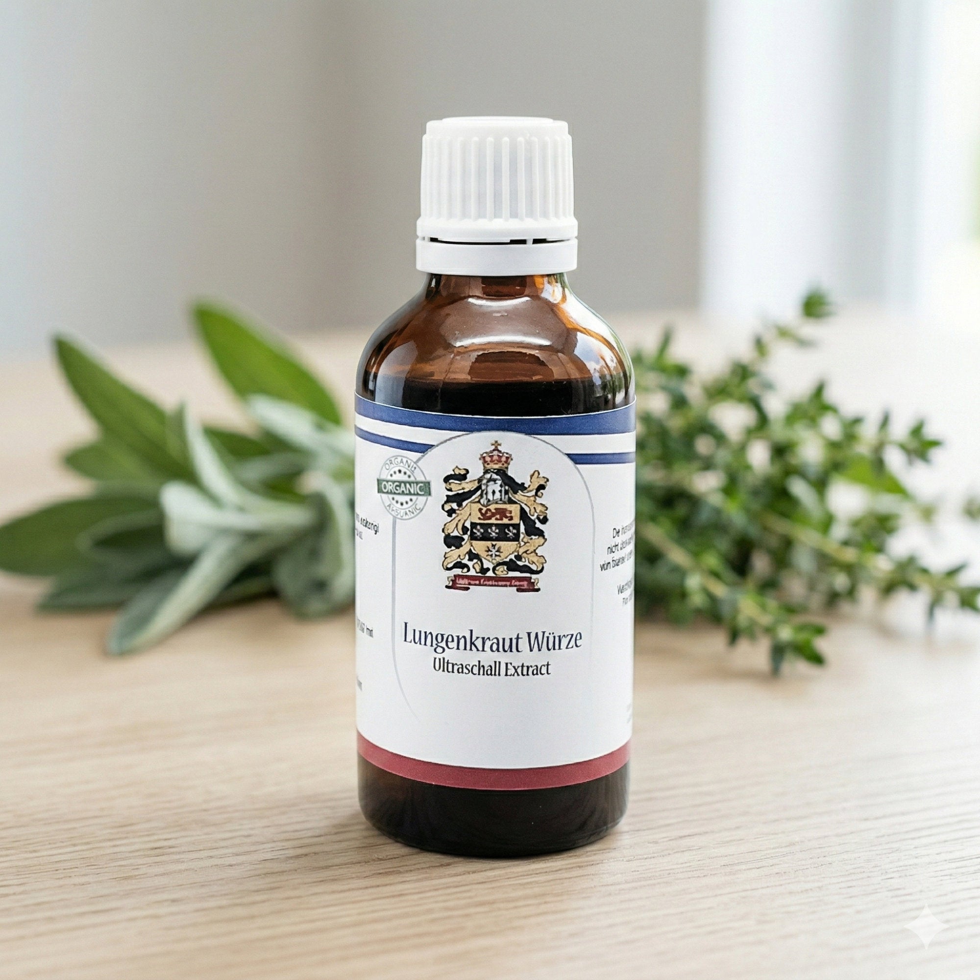 Braune Glasflasche mit Tropfverschluss neben frischem Lungenkraut – Produktfoto zu Lungenkraut Würze