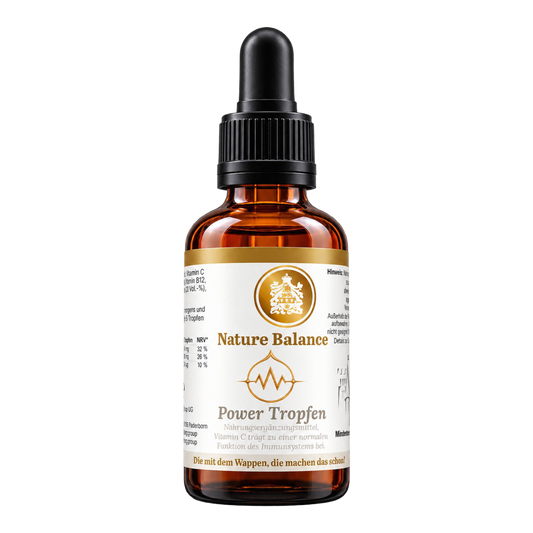 Nature Balance Power Tropfen, 20 ml, in einer braunen Glasflasche mit schwarzer Pipette und weiß-goldenem Etikett, freigestellt auf transparentem Hintergrund.